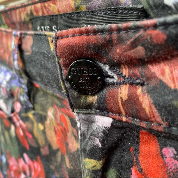 Guess floral leggings. - Picture 3 of 11